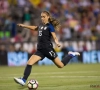 Alex Morgan zappe la douche pour regarder la C1