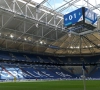 Un joueur de Schalke 04 pose ... avec le maillot du Borussia Dortmund