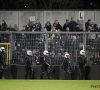 Des hooligans de Charleroi interrompent le match de P1 contre Mouscron, les supporters trouvent refuge sur le terrain