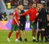 Les joueurs marocains calment le jeu après leur réaction suite à la défaite contre la Croatie