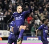 L'arbitre a dû calmer Islam Slimani, comme un peu trop souvent 