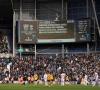 🎥 Honteux : un match de FA Cup dégénère, un joueur doit aider sa famille en tribunes  