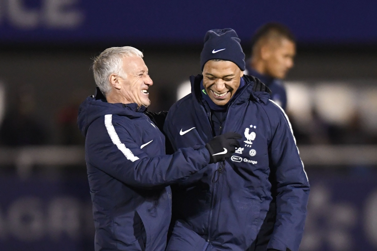 "Il est libre de faire ce qu'il veut" : la sortie hésitante de Deschamps sur la polémique autour de Mbappé 