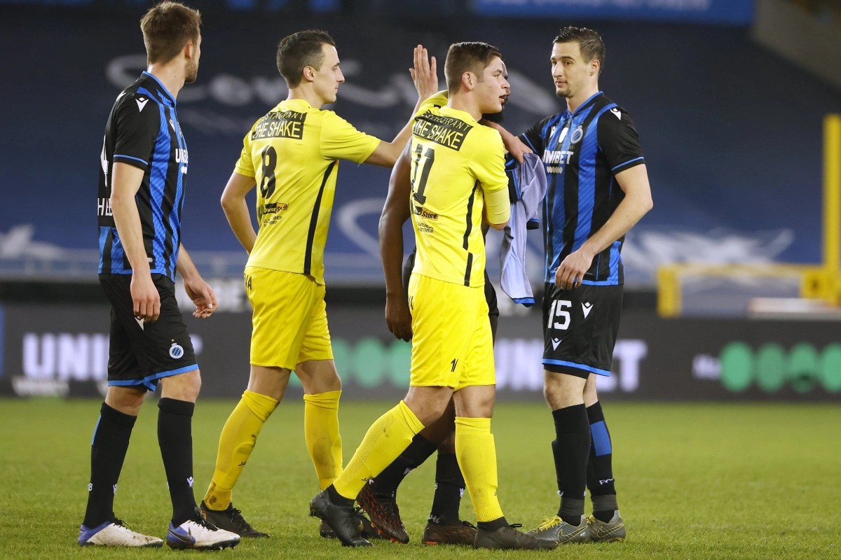 🎥 Les joueurs de Brakel ont reçu de la visite dans leur vestiaire après la défaite à Bruges