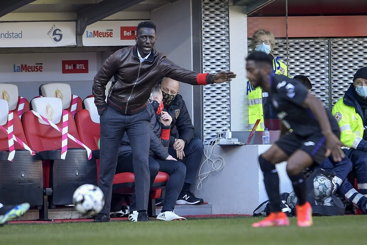 Mbaye Leye amer : "Le matériel à disposition est peut-être insuffisant pour un club comme le Standard"