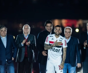 Daniel Alves a reçu un accueil digne d'une rock star au sein de son nouveau club (Vidéos)