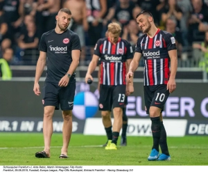 Défaite de Francfort alors que leurs supporters ont interrompu la partie pour protester contre l'horaire des matchs 