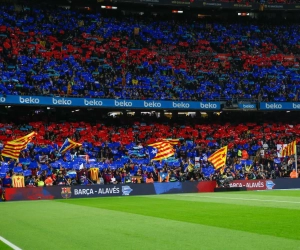 🎥 Des faux billets de banque jetés par des supporters pour dénoncer l'affaire du Barça