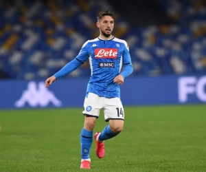 Dries Mertens attend Victor Osimhen de pied ferme