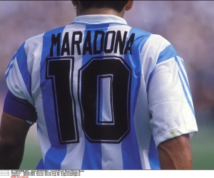 Un maillot collector de Diego Maradona devient le plus cher vendu au monde !