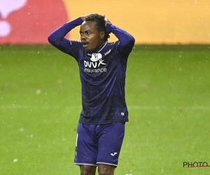 OFFICIEL: Percy Tau retourne à Brighton