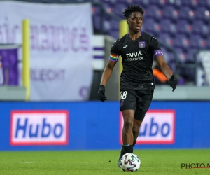 🎥 Sambi Lokonga et Deschacht partagent une pizza après Anderlecht - Zulte Waregem