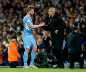 Pep Guardiola répond aux rumeurs par le sarcasme : "De Bruyne ? Non, je ne veux pas qu'il joue ! J'ai un problème avec lui après neuf ans passés ensemble"