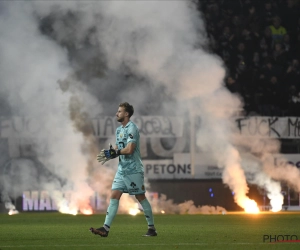 Jets de fumigènes et match définitivement arrêté à Charleroi 