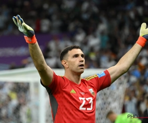 🎥 Emiliano Martinez se moque de Kylian Mbappé après la finale : "Une minute de silence"