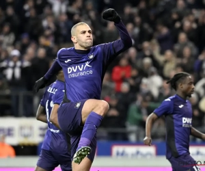 L'arbitre a dû calmer Islam Slimani, comme un peu trop souvent 