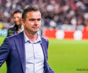 Malgré sa suspension, Marc Overmars a prolongé son contrat dans la discrétion, à l'Antwerp