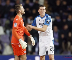 Simon Mignolet et Hans Vanaken ne peuvent s'empêcher de montrer du doigt le point noir de la soirée