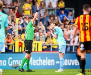 🎥 Quand l'arbitre se la joue cowboy et exclut un joueur de Westerlo pour deux jaunes en 4 secondes 