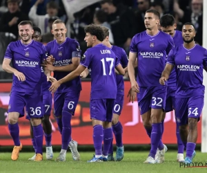 Un joueur de Charleroi fracasse le terrain d'Anderlecht : "Même en Ligue 2, tu n'as pas un terrain aussi mauvais" 