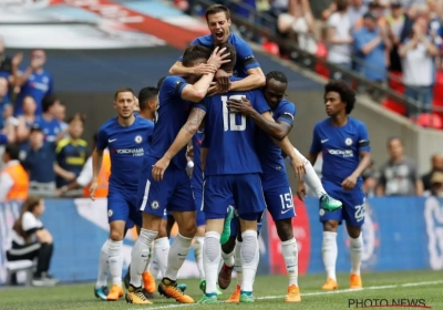 ? Chelsea rejoint United en finale de FA Cup, Giroud marque un but de dingue sur un assist d'Hazard