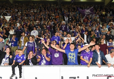 🎥 Les supporters du Beerschot accueillent leurs joueurs au stade