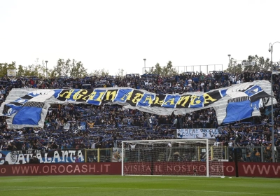 Les supporters de l'Atalanta accueillent chaudement leurs joueurs pour célébrer l'exploit