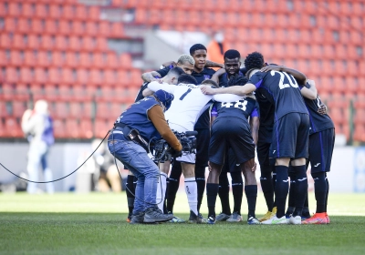 📷 Les supporters d'Anderlecht ont accueilli leurs joueurs à Neerpede