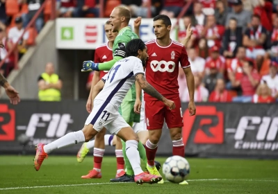 🎥 Anderlecht remporte le Clasico sans briller, le Standard a vu rouge deux fois 