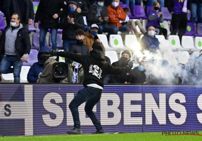 Le hooligan du Beerschot, qui a lancé un fumigène dans le kop de l'Antwerp, a été arrêté et peut craindre une lourde peine