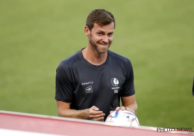 Pas de Hein Vanhaezebrouck sur le banc au Parc Duden, mais bien Nicolas Lombaerts