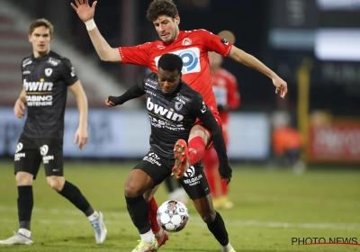 Ostende gaspille à nouveau sur le terrain de Courtrai au cours d'un match complètement débridé