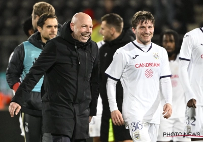 Riemer surprend : "Les longs ballons ? Oui, cela fait partie du jeu d'Anderlecht"