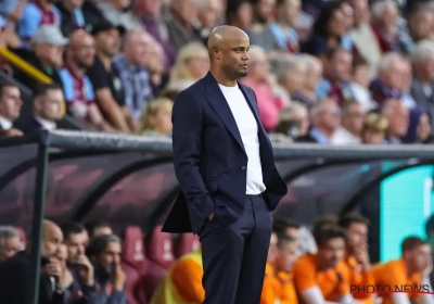 🎥 Vincent Kompany pas tendre avec Anass Zaroury, exclu face à Manchester City