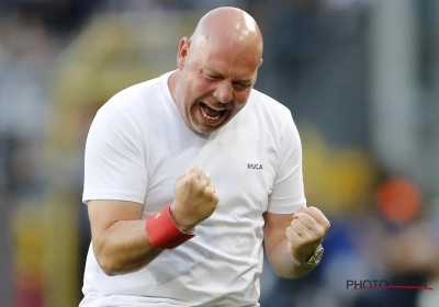 "Quelle soirée !" : Brian Riemer retrouve le sourire et la tête du classement avec Anderlecht