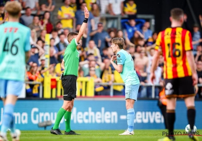 🎥 Quand l'arbitre se la joue cowboy et exclut un joueur de Westerlo pour deux jaunes en 4 secondes 