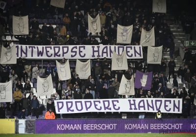 📷 Les supporters du Beerschot rappellent de mauvais souvenirs à ceux de Malines en évoquant l'Opération Mains Propres