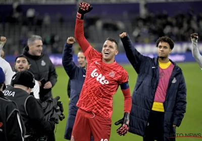 L'increvable Anthony Moris accompagné de deux gardiens...et deux joueurs de champ : ces guerriers qui n'ont pas manqué la moindre minute en championnat cette saison