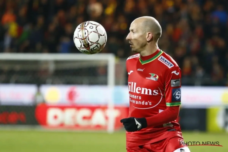 L'hommage des supporters du KVO à Franck Berrier 