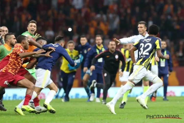 ? Une bagarre générale éclate au coup de sifflet final entre Galatasaray et Fenerbahçe