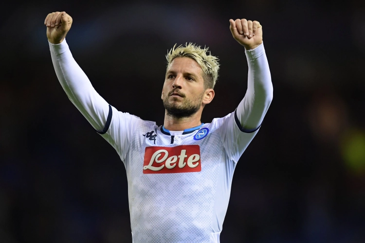 🎥 Dries Mertens à un but du record absolu de Naples, qui l'emporte à Cagliari !