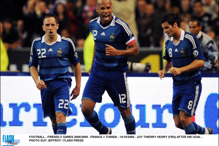 🎥 Il y a 10 ans jour pour jour, Thierry Henry qualifiait la France avec l'aide de sa main