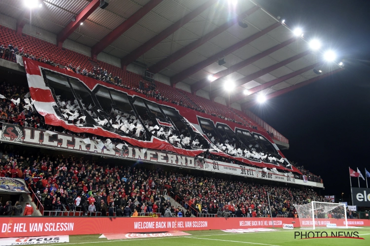 🎥 Les supporters du Standard pénètrent dans le Mambourg pour installer une banderole et cassent une lampe