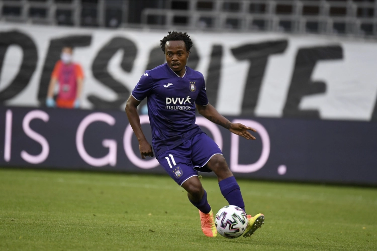 "Ca commence à venir": Percy Tau évalue ses débuts avec Anderlecht 