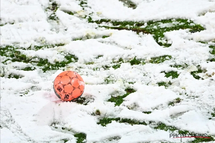 Alerte neige ! Un club de Pro League fait appel... aux supporters pour déneiger le terrain d'entraînement