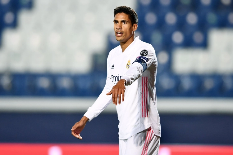 Le Real Madrid refuse une première offre pour Raphaël Varane