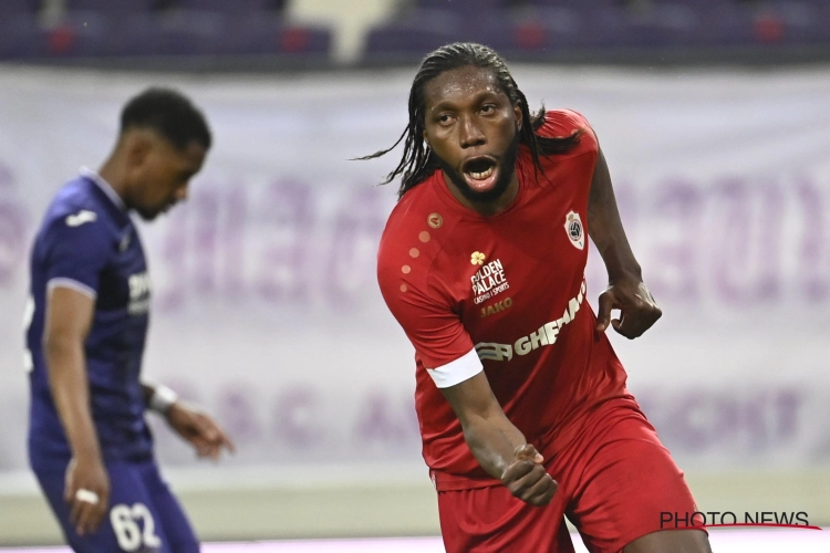 Dieumerci Mbokani: "Je discute avec les trois plus grands clubs de Belgique" 