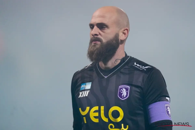 Incroyable : insulté par ses supporters, le gardien du Beerschot fait un pas de côté