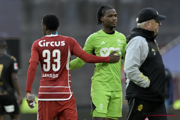 🎥 Un double arrêt étourdissant : Matthieu Epolo délivre sa carte de visite aux supporters du Standard