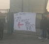 📷 Les supporters de Mouscron ont protesté avant et pendant la rencontre face au Cercle de Bruges